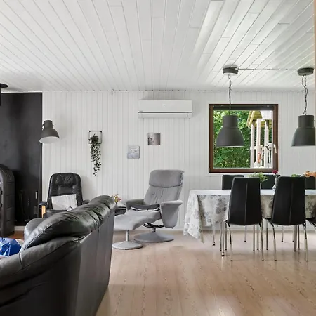 Ferienhaus Geräumiges Im Schönen Arrild *